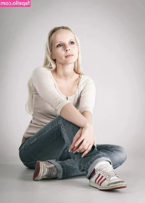 Model Cathy [ model-cathy ] - Got off my live tonight and was so horny I needed to blow my man!