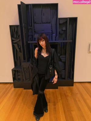 Kelly Boetcher [ kelly-boetcher ] - A dildo bough off my throne ♥️