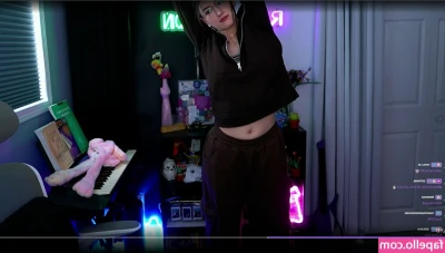 Rayactions - No pussy for you, but you can enjoy my feet 😘🐶