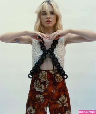 Odessa Young [ odessa-young ] - THROWBACK XMAS 2021 !!!! This is one of my fav underwater photoshoots