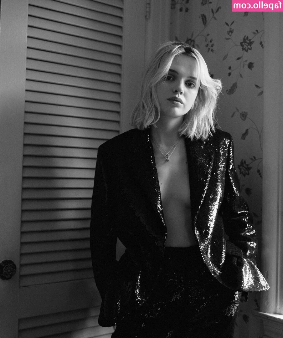 Odessa Young [ odessa-young ] - these panties are so cute ❤️