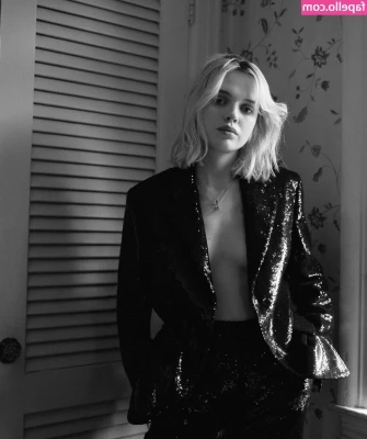 Odessa Young [ odessa-young ] - these panties are so cute ❤️