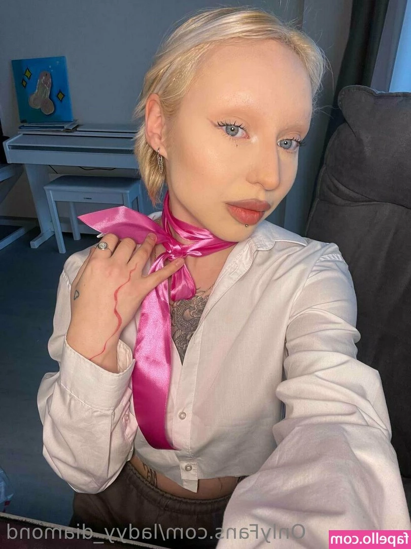 ladyy_diamond [ ladyy-diamond ] - What's the favorite super hero? Which one you prefer on me?