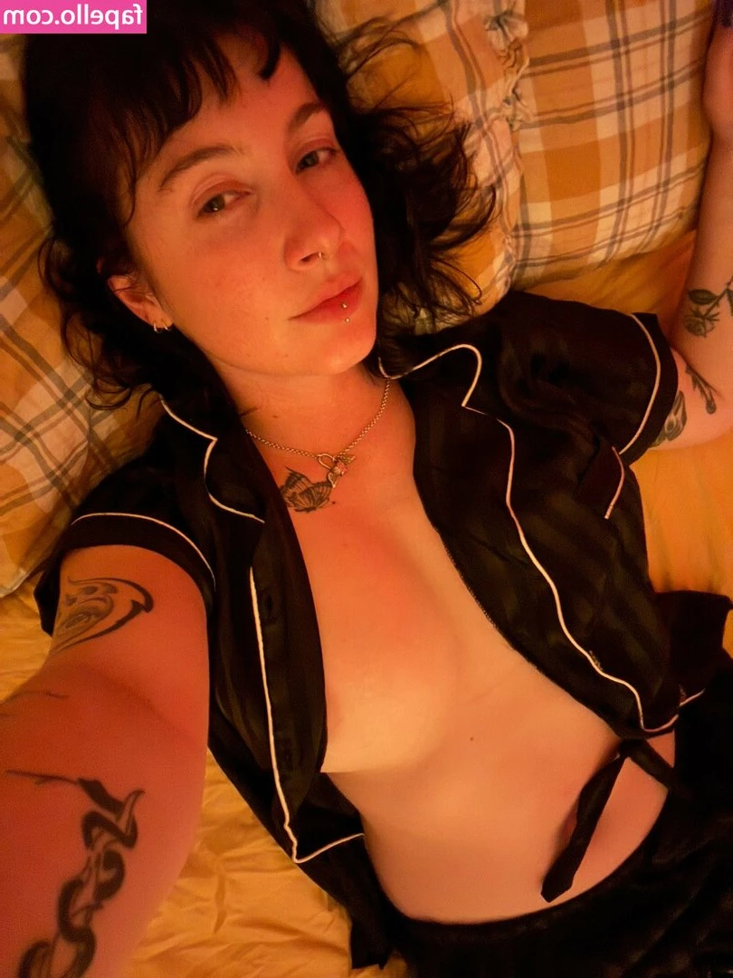 real_loose_unit [ real-loose-unit ] - Is this what they call golden hour? 🌞😉 It's time to get naughty