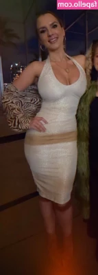 Amy Jackson [ amy-jackson ] - DM me I am so horny I wanna fuck myself at the balcony so the