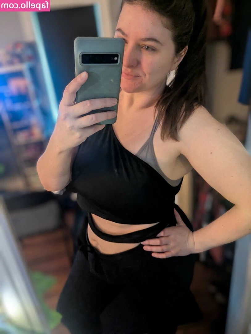Esp4him [ esp4him-7 ] - happy saturdayyy 🦋 gonna spend the beautiful day by the lake in