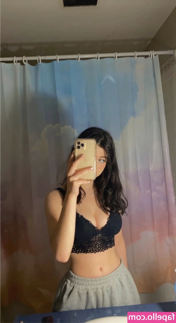 xoscarlettx - Trying on a new outfit at work