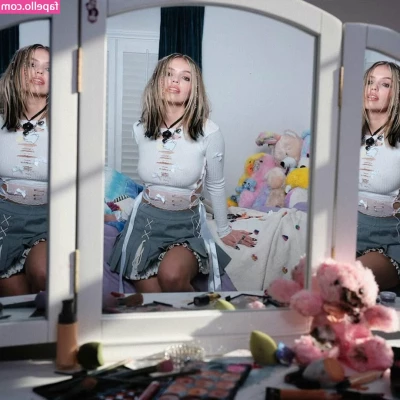 Salem Ilese [ salem-ilese ] - Spread Ass  amp  Pussy Thru my Fishnets