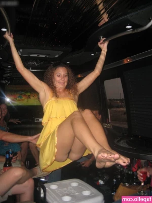 Upskirt - Candids [ upskirt-candids ] - Could I be your passenger prince? 🫅