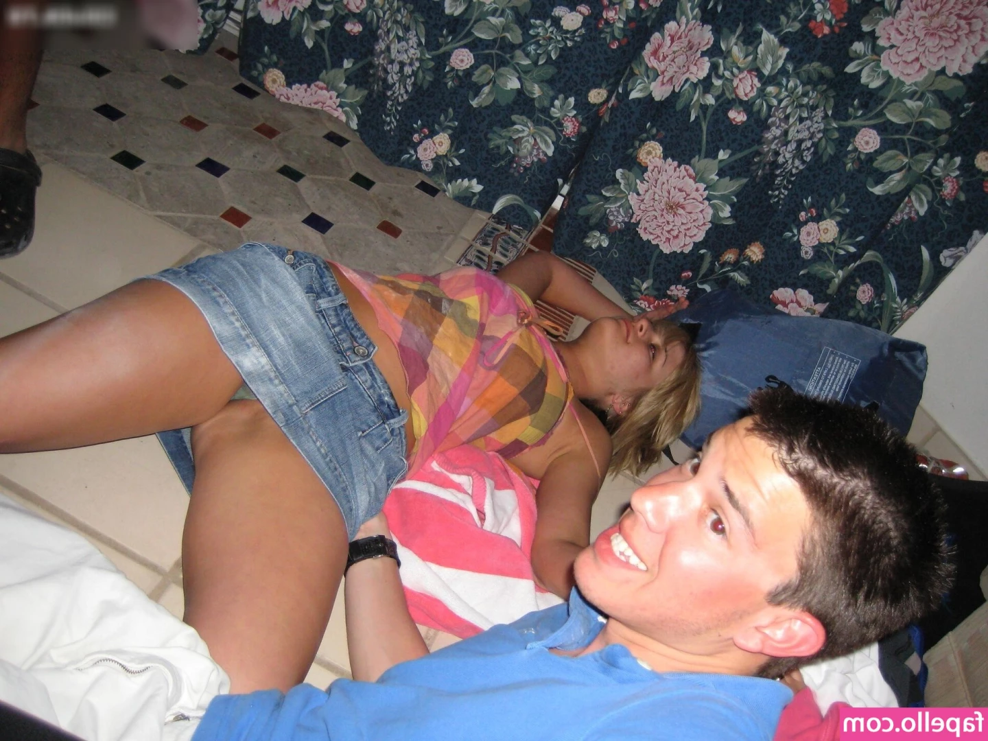Upskirt - Candids [ upskirt-candids ] - You want her to take it off   ucancallmebecky