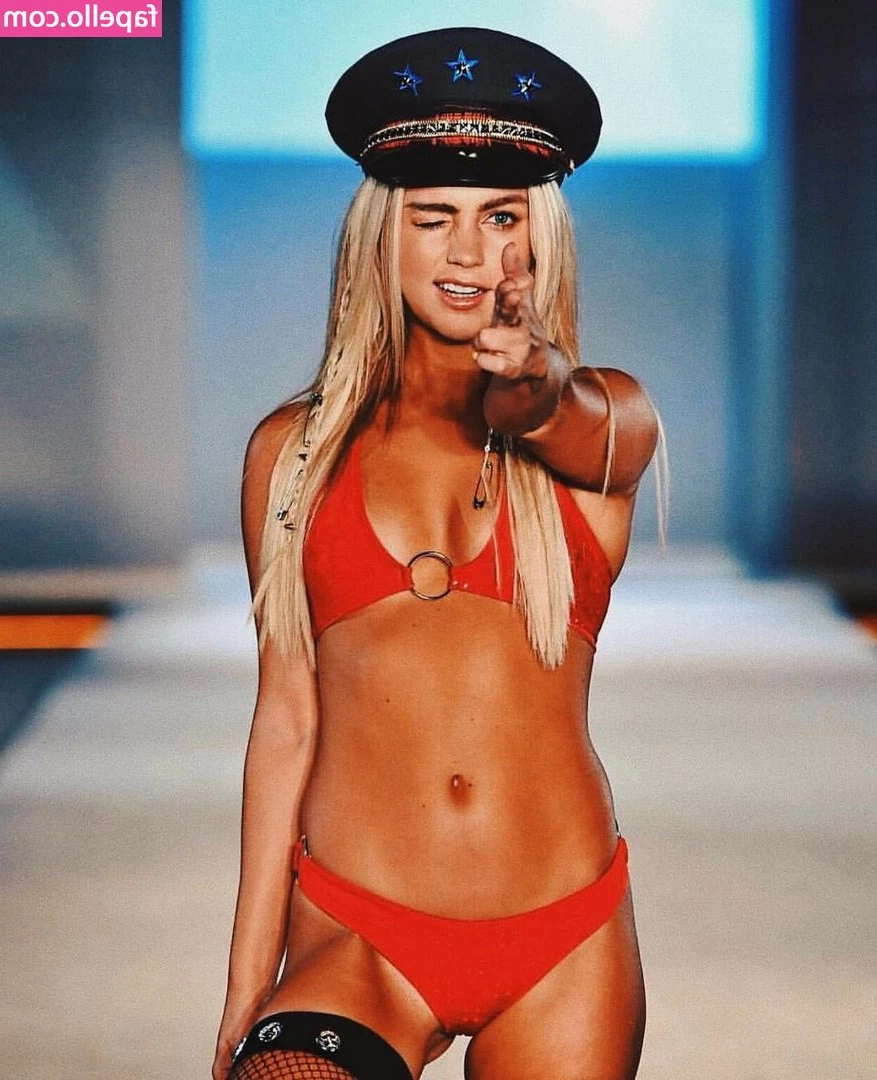 Madison Louch [ madison-louch-1 ] - Tu me dices si dejo caer la toalla