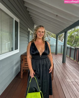 Elloise - should i wear jeans more often? 👀