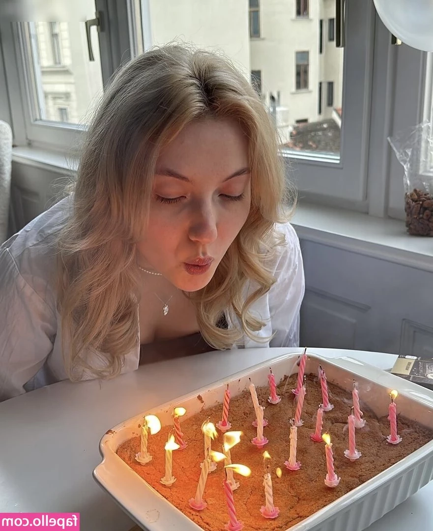 Lisa Übelsbacher [ lisa-belsbacher ] - My 𝔹𝕀ℝ𝕋ℍ𝔻𝔸𝕐 is coming in four days…yaaaaaaaa