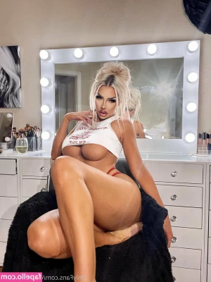 courtneytaylor - 🍃 STONER SLUT 💨💦 (swipe 4 full vid) let’s do my two