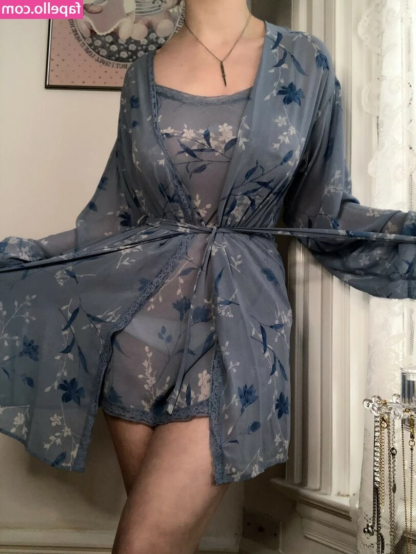 Elita Harkov [ elita-harkov ] - Since my boob job I think I need some new underwear as I am bursting