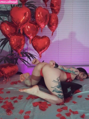 Catziilla [ catziilla-1 ] - Don’t you just love my curves don’t you wanna just grab me and