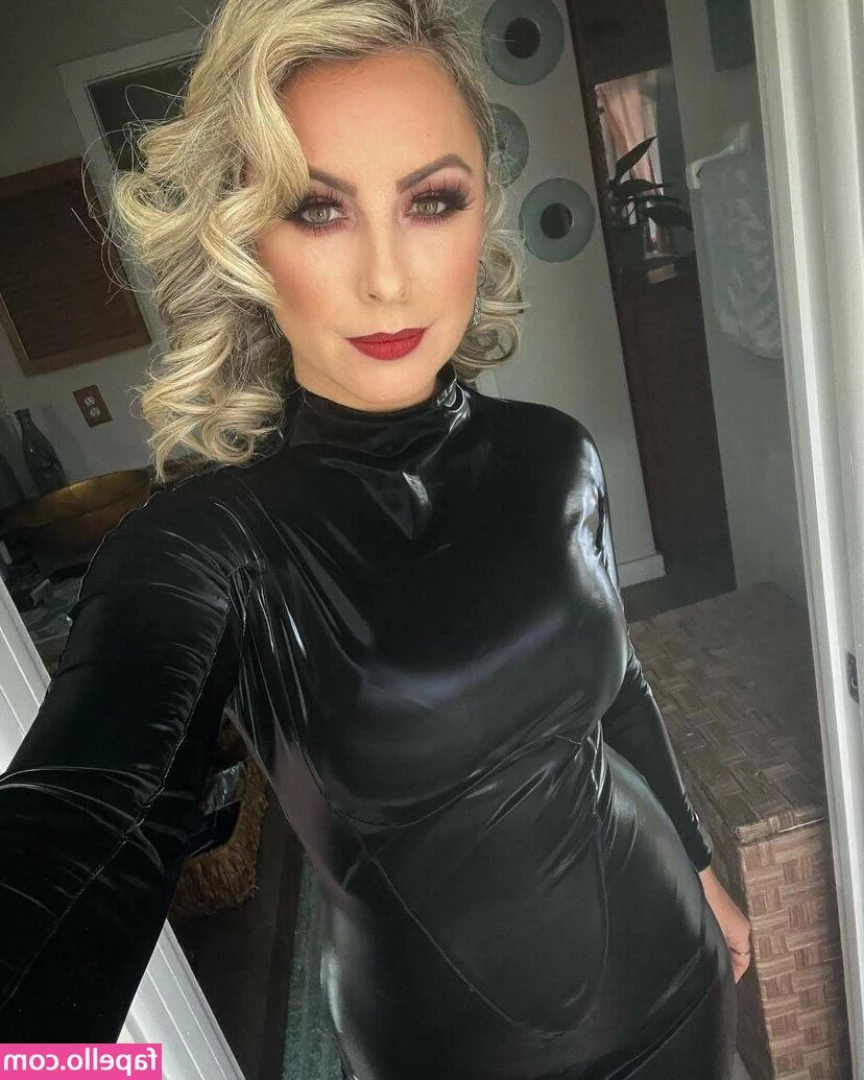 Sarah Schreiber [ sarah-schreiber ] - More straps, more spicy! 😏