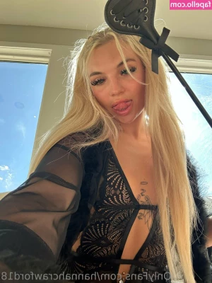 hannahcrawford18 - So what's the most delicious thing here? Or who?🤤