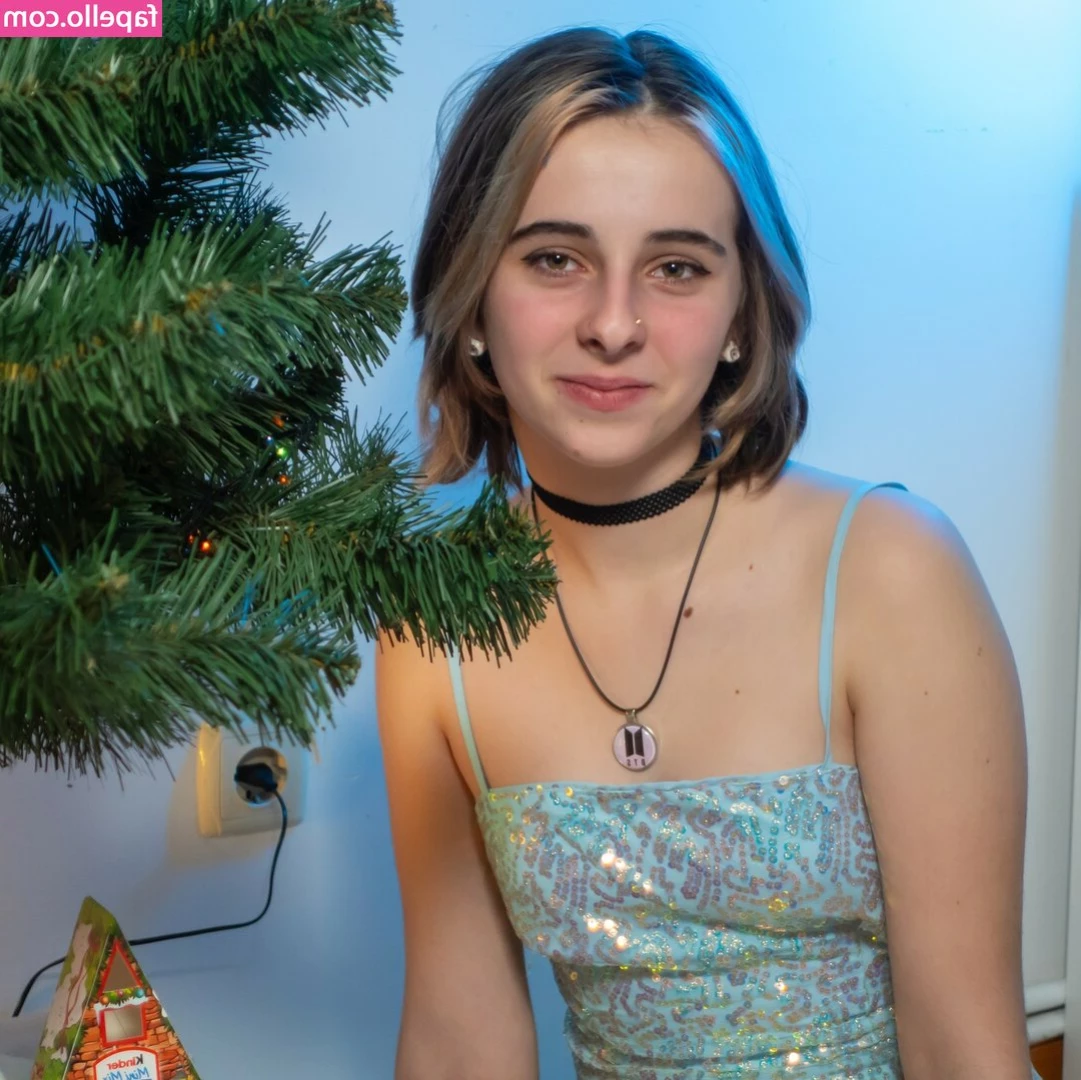 dianawx13 - What's your fav part of me?😘😘😘