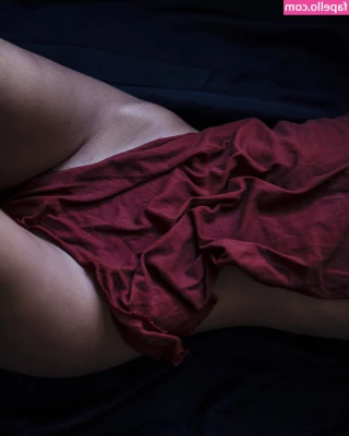 Deisy Leon [ deisy-leon ] - Close up pussy, check out how fertile my hairy pussy is at the moment