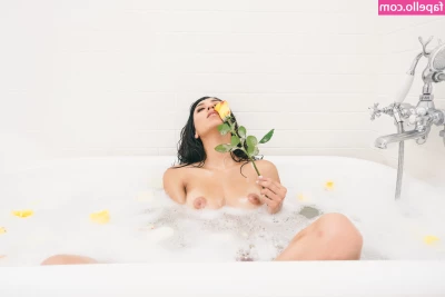 Deisy Leon [ deisy-leon ] - Because boobs