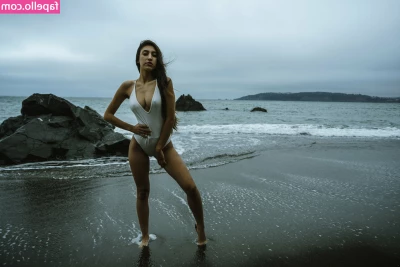 Deisy Leon [ deisy-leon ] - Saturday night fun in my glass slippers    I have a short teaser vid 