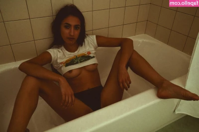 Deisy Leon [ deisy-leon ] - Que fais tu ce soir ta envie de venir me jaser