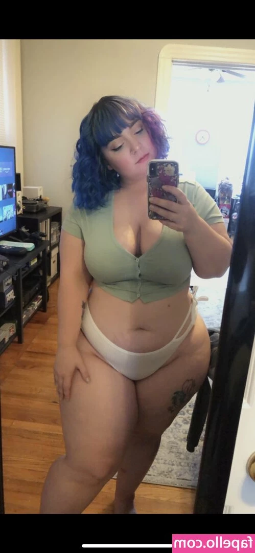 Comicbookdays - She looks amazing on my BBC right?  @fitwifejewels