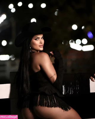 Emily Garcia [ emily-garcia ] - Put ya face in it
