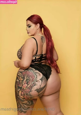 curvygirlteam - Lavender = happiness😌