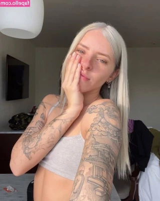 Young Miko [ young-miko ] - What would you do if you saw me walking ahead of you?