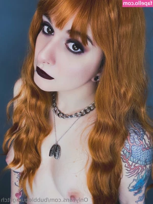 mothqueenmythos - Threw on pants in a hurry and didn t realise there was a hole in them