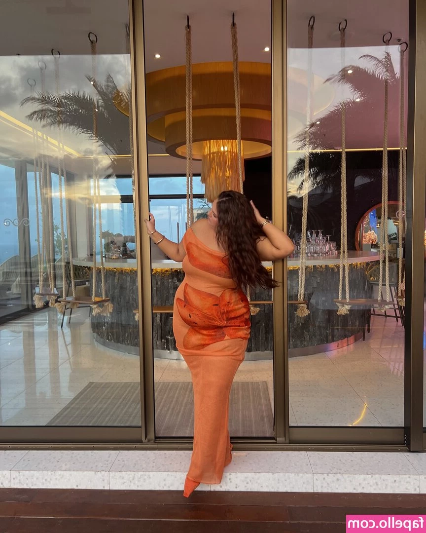 Emma Arletta [ emma-arletta ] - Warming up for an amazing evening….