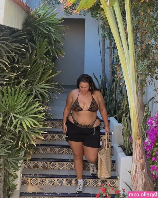 Emma Arletta [ emma-arletta ] - feeling so hot right now  come slide in my dms