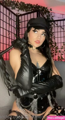 free.baby.satine [ free-baby-satine ] - Sent out a spicy lil vid this morning, of me getting this little pink