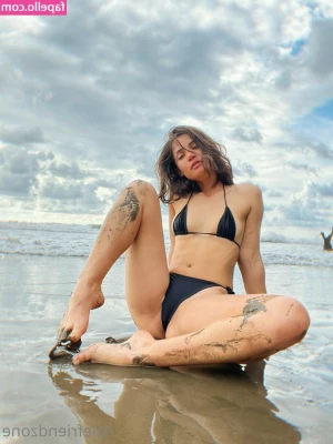 thefriendzone - HOT @natalie_lust just broke up with her boyfriend and wants to be