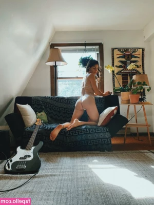 thefriendzone - Wouldnt you love to see me bouncing on top of you