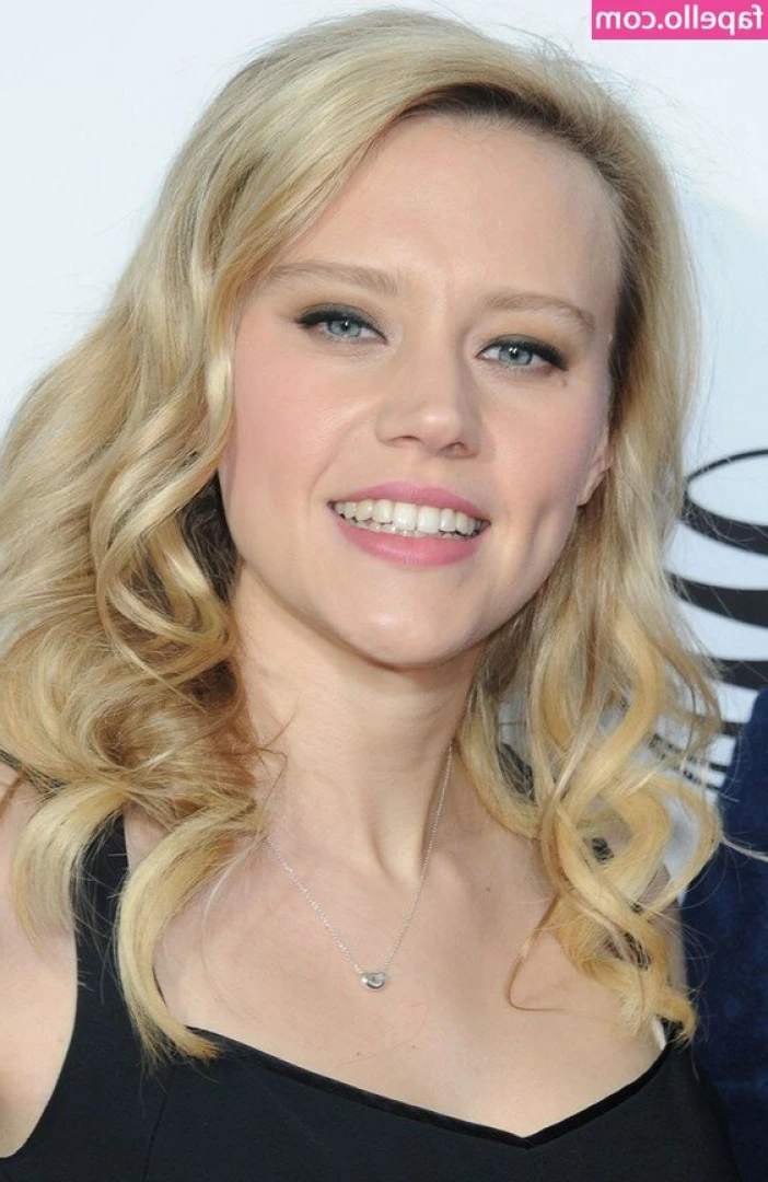 Kate McKinnon [ kate-mckinnon ] - After shower soles