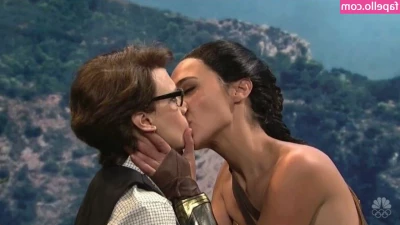 Kate McKinnon [ kate-mckinnon ] - Just hanging out on a Monday night  What are u boys up to