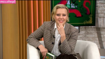 Kate McKinnon [ kate-mckinnon ] - Come watch the water hit my naked body