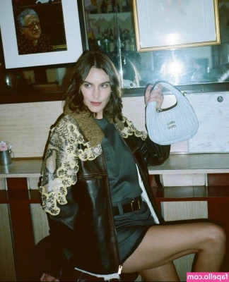 Alexa Chung [ alexa-chung ] - My tits looked so good! I had to share 🥰