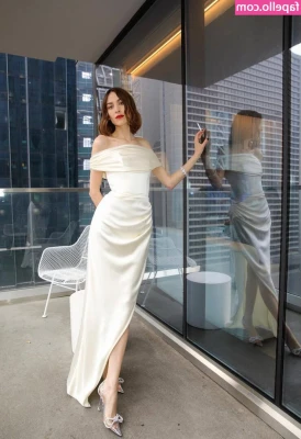 Alexa Chung [ alexa-chung ] - Would you fuck me on the couch? this is me trying to convince you