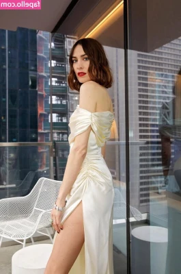 Alexa Chung [ alexa-chung ] - Wipe the drool off your chin 😉  @anakaliyah