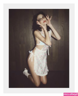 Alexa Chung [ alexa-chung ] - What would you rather me use to punish you?