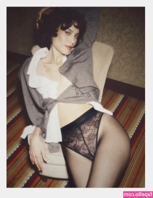 Alexa Chung [ alexa-chung ] - Getting all this ass into my jeans is a skill 🤣