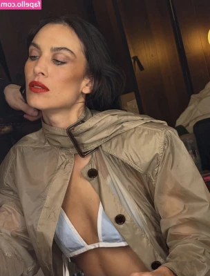 Alexa Chung [ alexa-chung ] - [EPISODE 40 - BADBOY TRAINED IN THE DUNGEON] [14'27"] [2.7K] Badboy