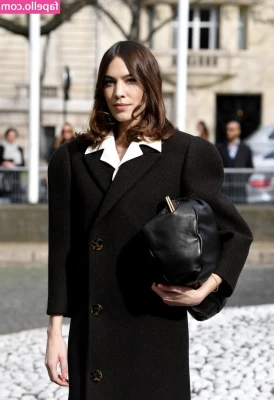 Alexa Chung [ alexa-chung ] - Video of my legs in stockings 🦶💥
