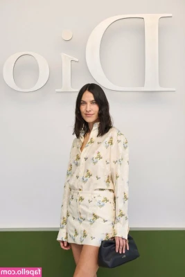 Alexa Chung [ alexa-chung ] - Cut the live show short as i believe there might have been a few tech