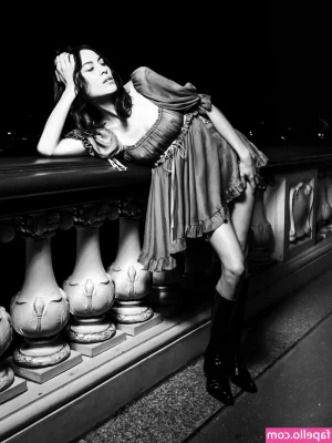 Alexa Chung [ alexa-chung ] - Don't stare too long. Take action too 🍆💦
