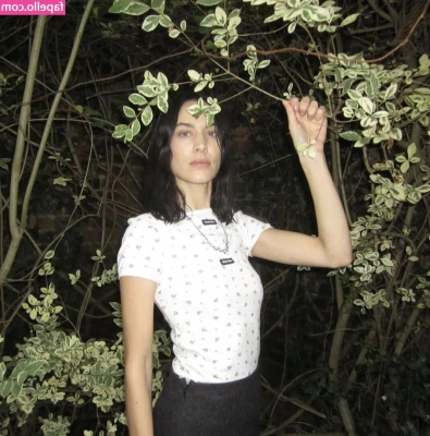 Alexa Chung [ alexa-chung ] - So slippery 🥰